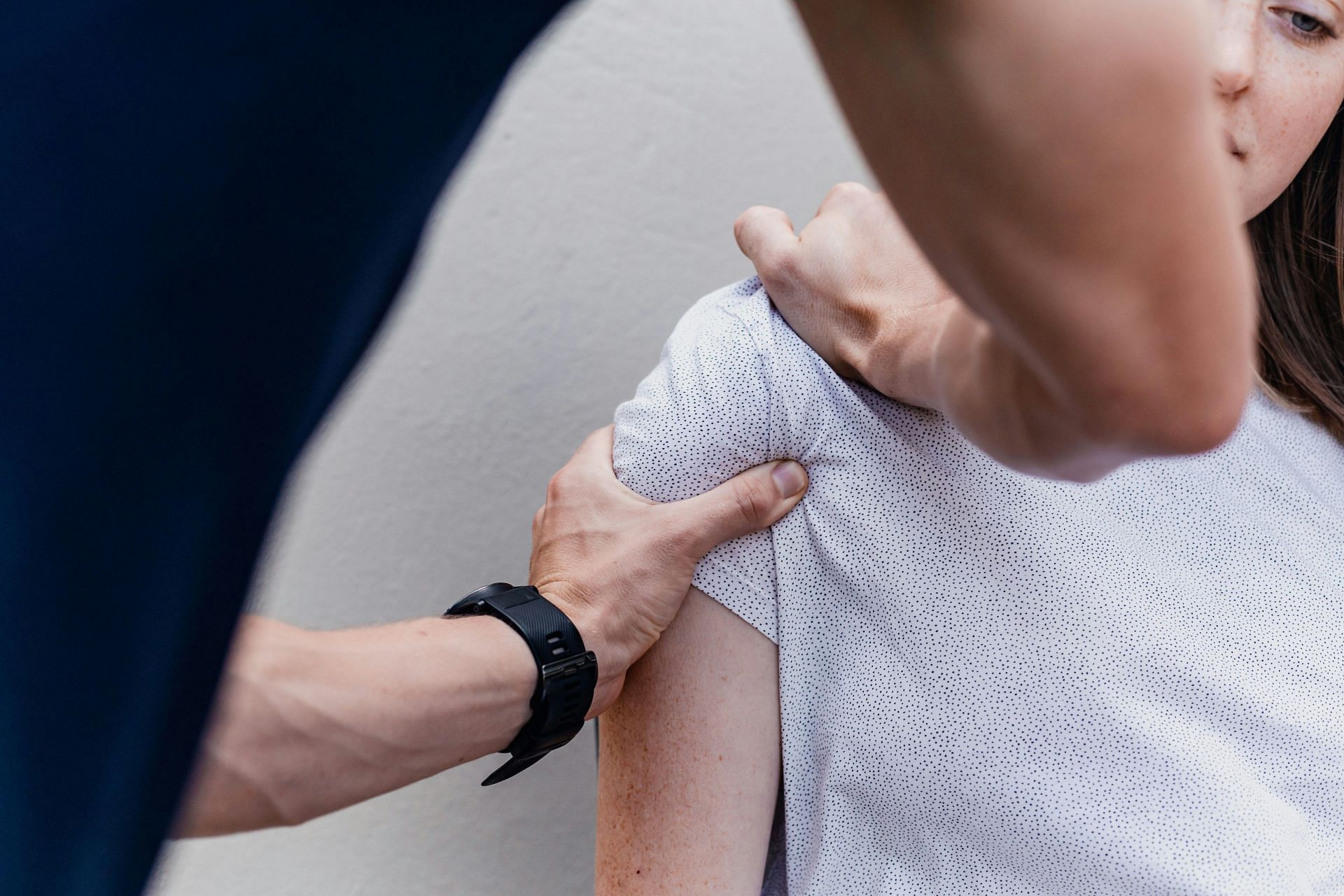 Physiotherapy can bring relief to TOS(Image by Sincerely Media/Unsplash)